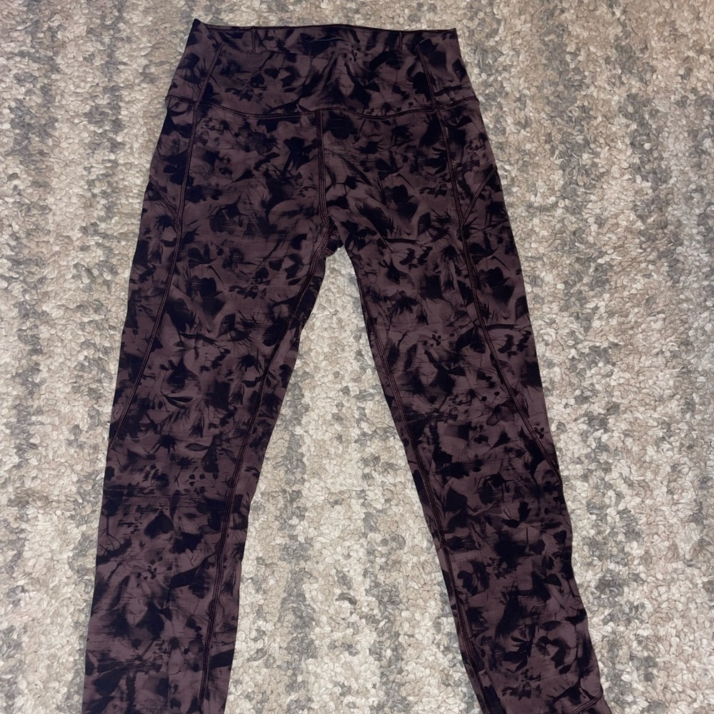 Womens size 6 Lululemon wunder under black and purple tie dye leggings